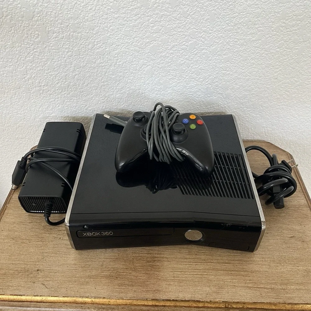 Microsoft Xbox 360 S 250GB Home Videogame Console - Black Tested Scratches!